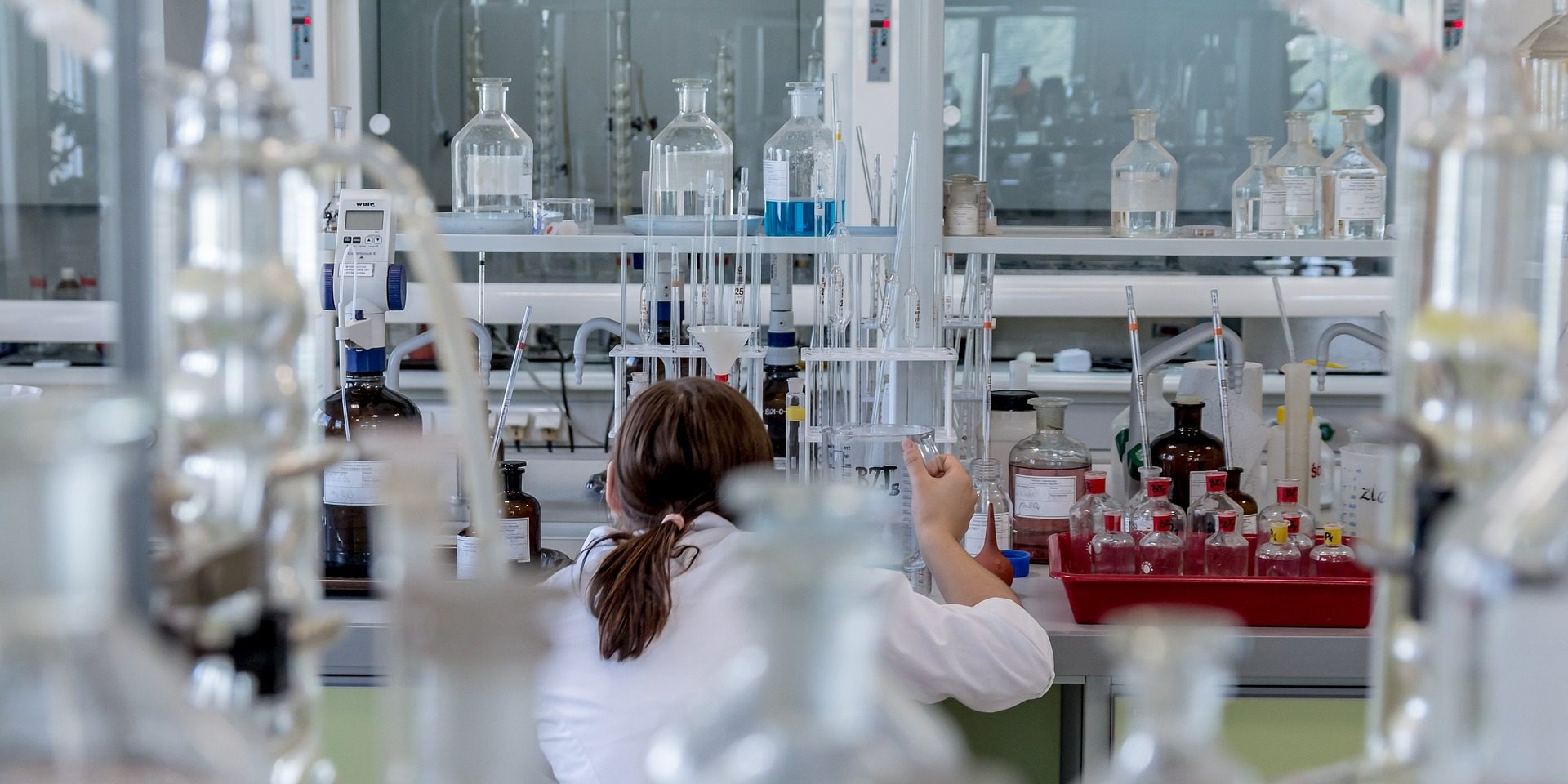 chemist 2815640 1920 Scientist works in her laboratory.