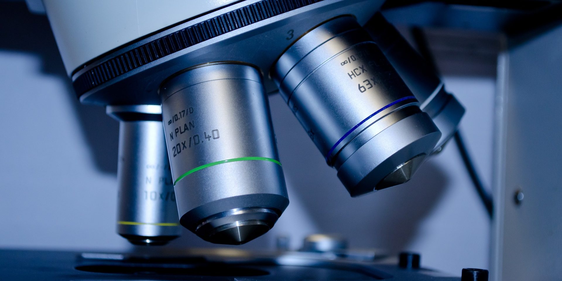 Microscope with multiple lenses is depicted.